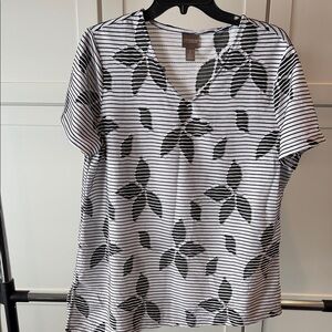 Chico's Monochrome Leaf Patterned Top